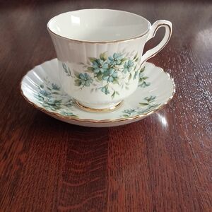 England Royal Stafford Coquette Forget-Me-Knots Bone China Teacup & Saucer(b800)